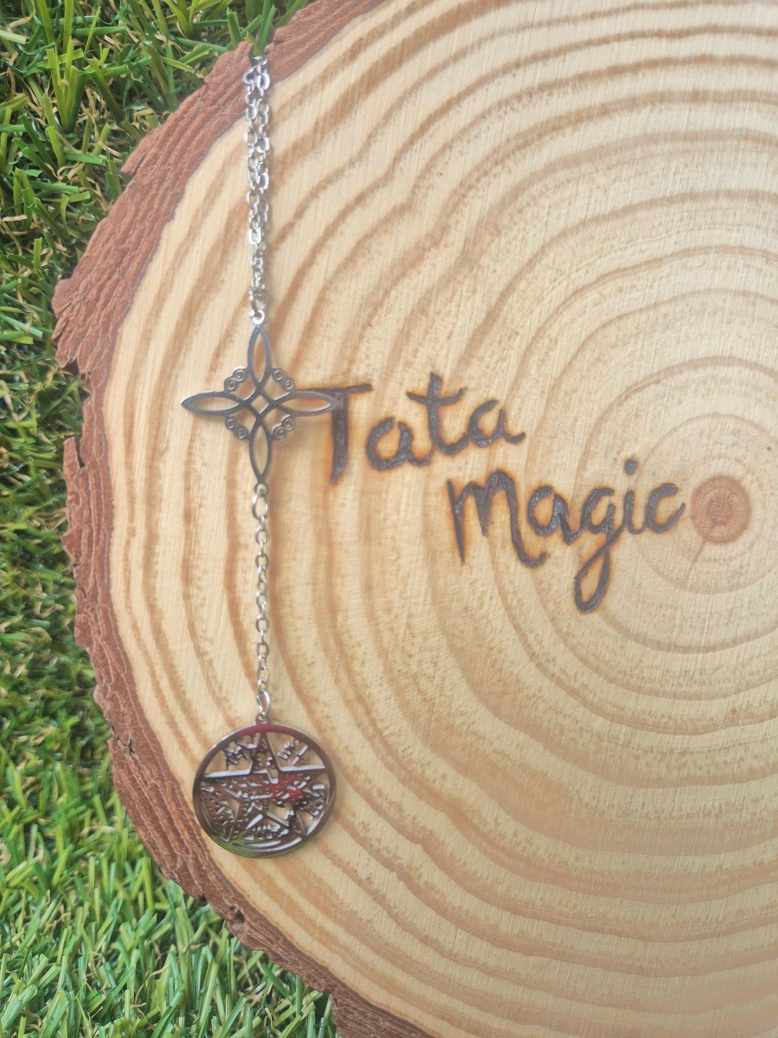 Colgante Doble Protección Nudo de Bruja con Tetragrammaton en Acero Plateado consagrado Tienda esotérica Málaga - La Tienda de Tata Magic: tienda Esotérica en Málaga